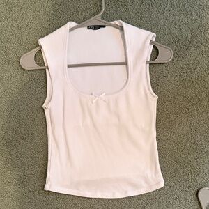 Zara White Scoop Neck Tank with Front Bow